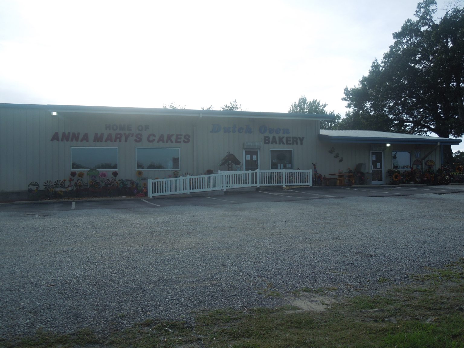 ABOUT DUTCH OVEN BAKERY Dutch Oven Bakery